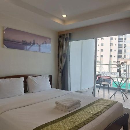 V Check Inn Sukhumvit 22 Бангкок Экстерьер фото