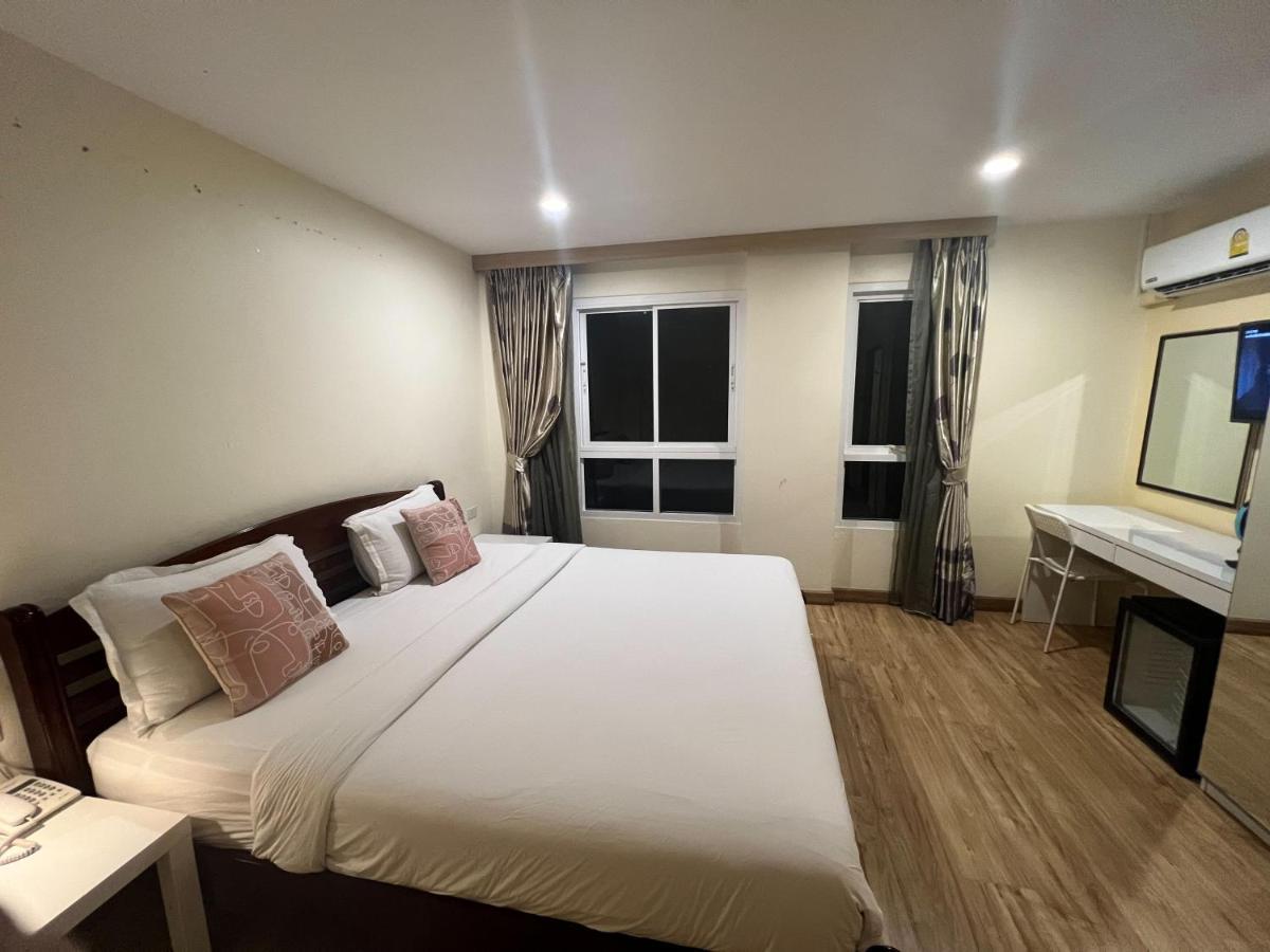 V Check Inn Sukhumvit 22 Бангкок Экстерьер фото