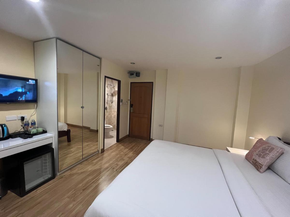 V Check Inn Sukhumvit 22 Бангкок Экстерьер фото