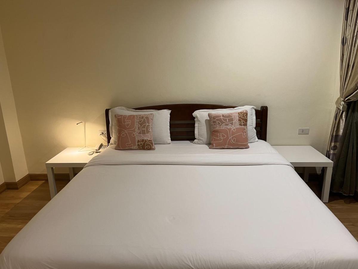 V Check Inn Sukhumvit 22 Бангкок Экстерьер фото