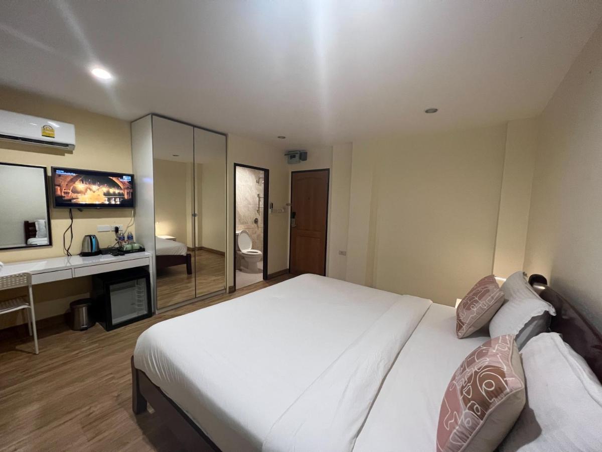 V Check Inn Sukhumvit 22 Бангкок Экстерьер фото