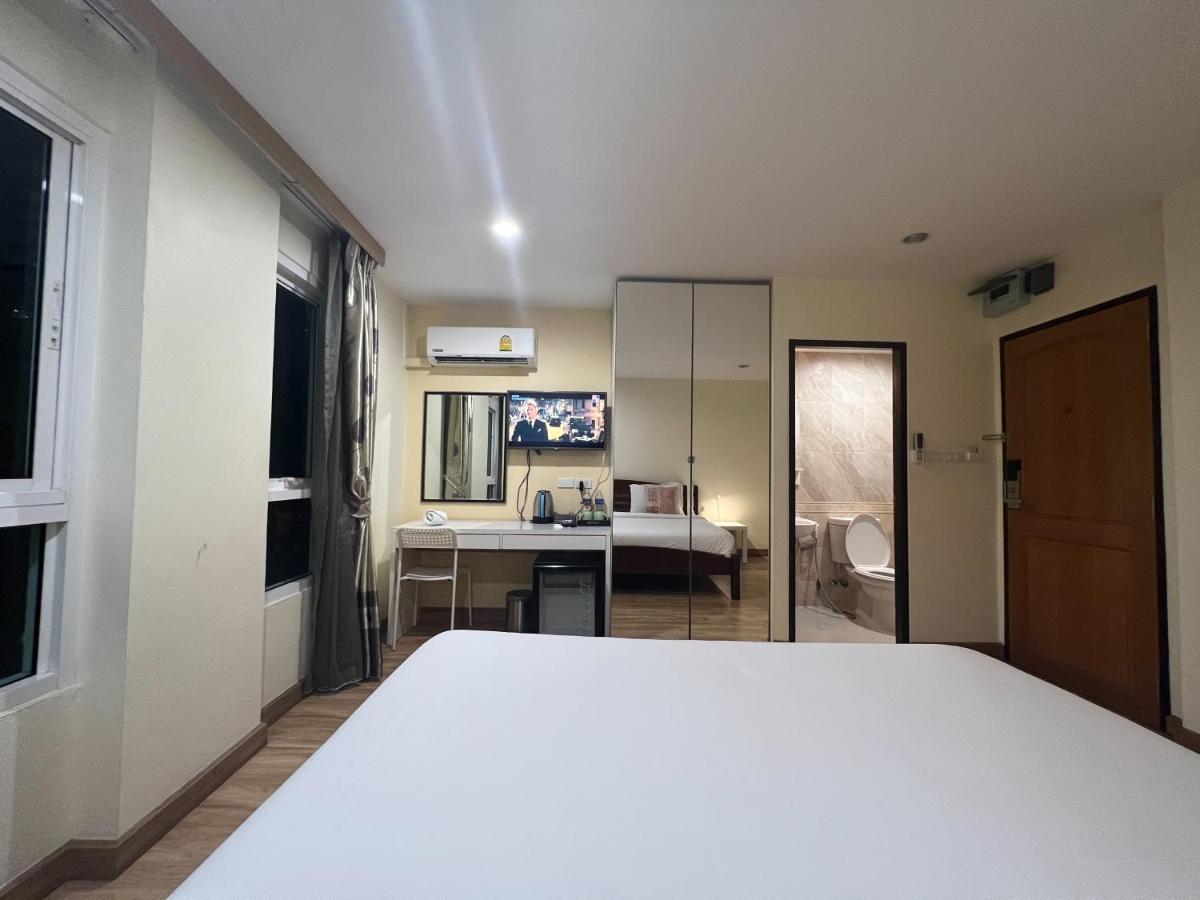 V Check Inn Sukhumvit 22 Бангкок Экстерьер фото