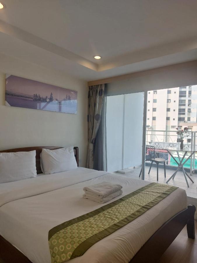 V Check Inn Sukhumvit 22 Бангкок Экстерьер фото