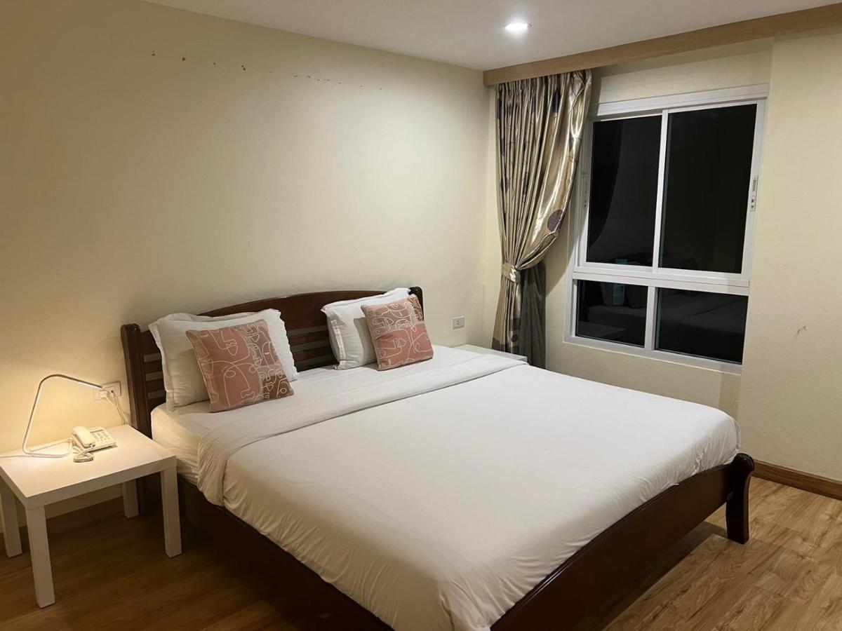 V Check Inn Sukhumvit 22 Бангкок Экстерьер фото