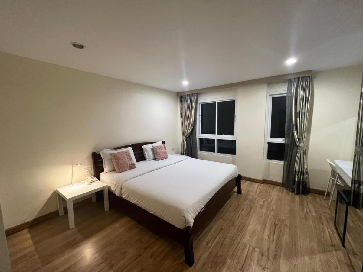 V Check Inn Sukhumvit 22 Бангкок Экстерьер фото