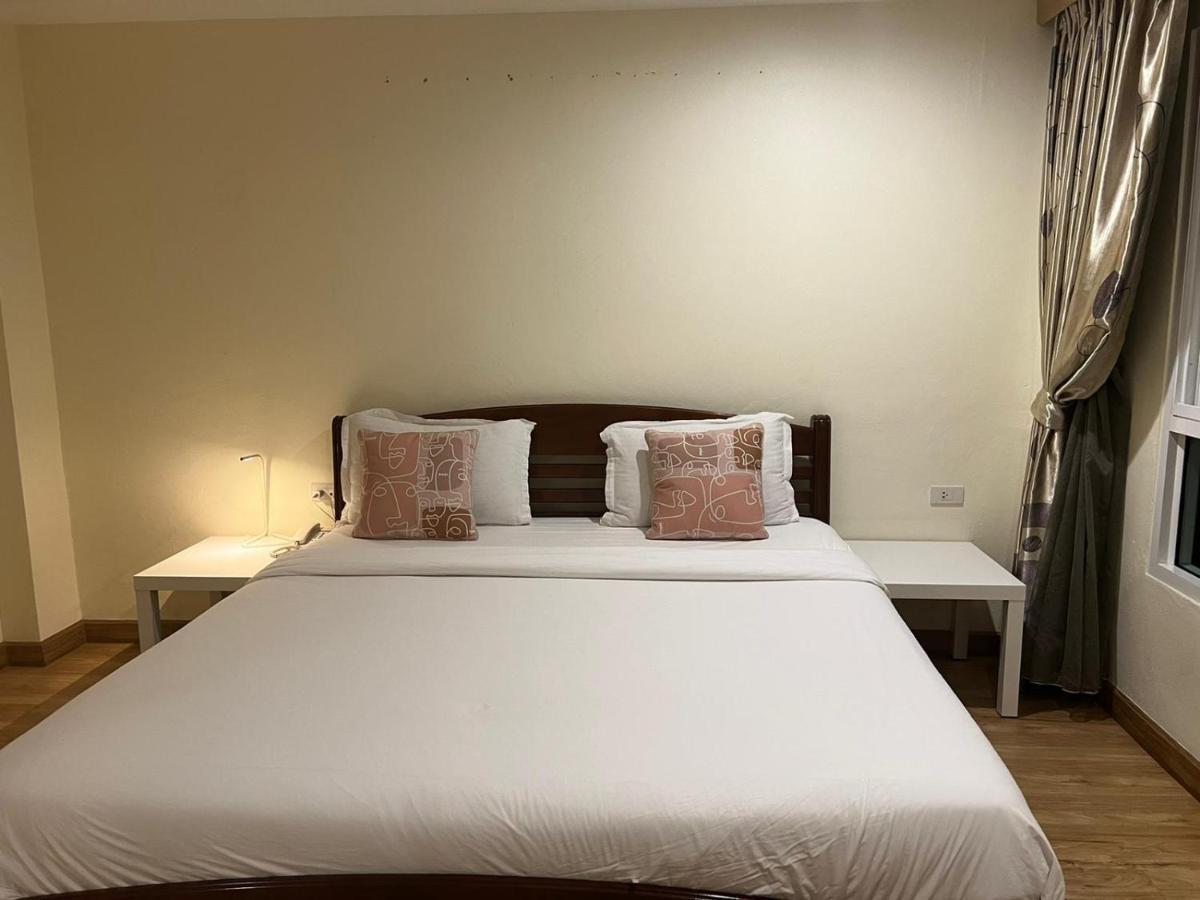 V Check Inn Sukhumvit 22 Бангкок Экстерьер фото