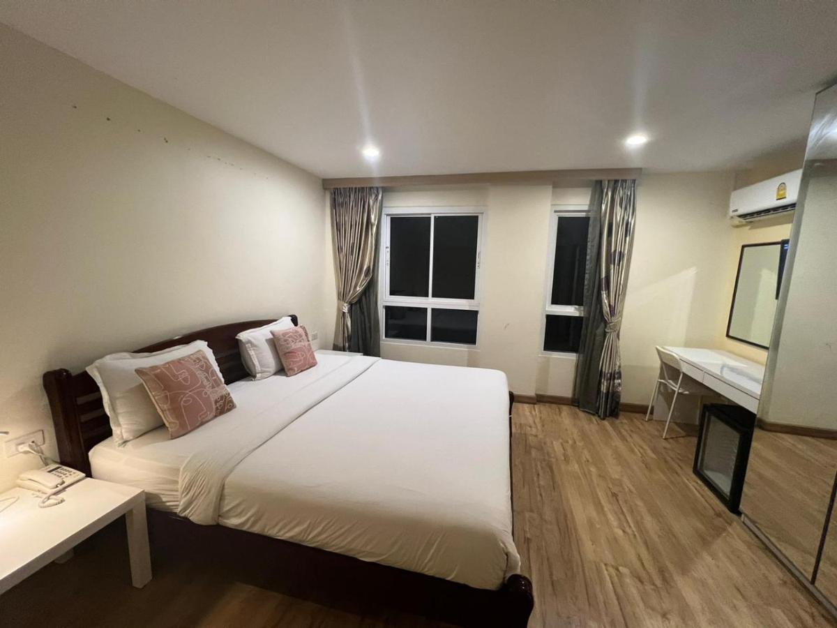 V Check Inn Sukhumvit 22 Бангкок Экстерьер фото