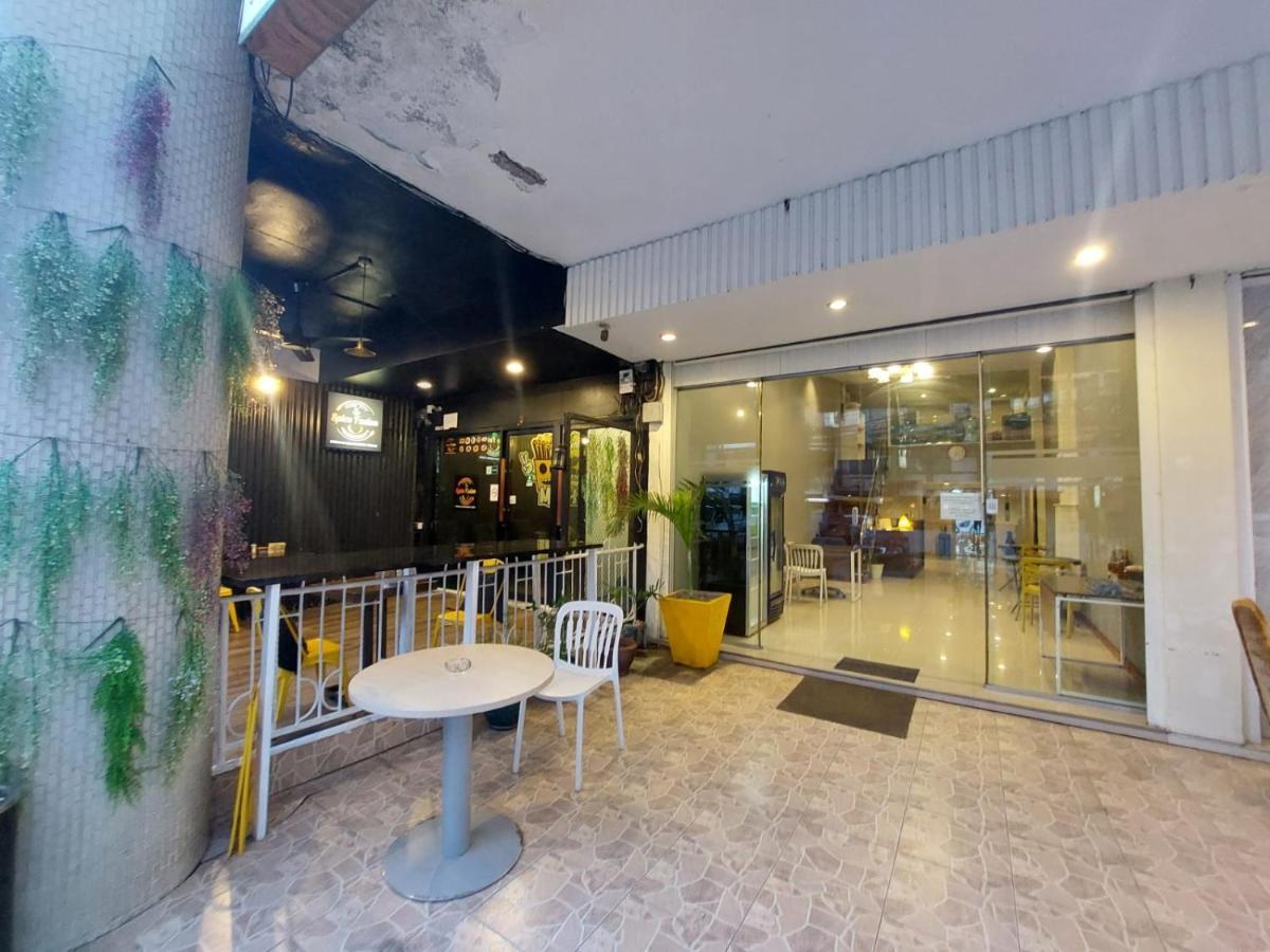 V Check Inn Sukhumvit 22 Бангкок Экстерьер фото